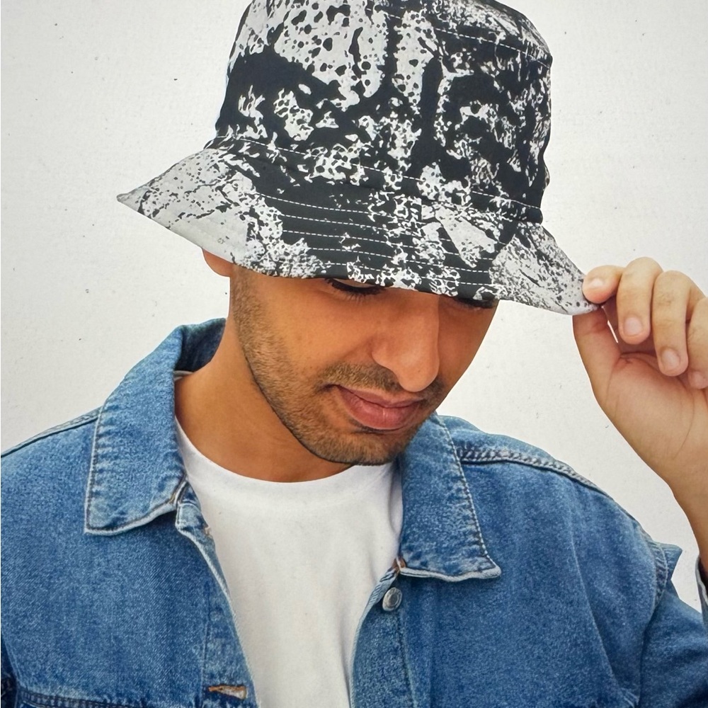 SOLD❣️New! Black and White Patterned Bucket Hat - Picture 3 of 4